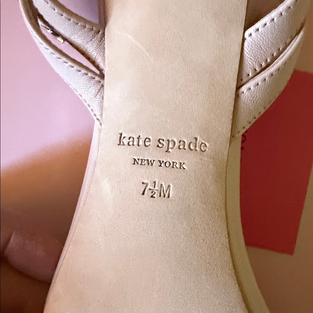 NIB Kate Spade Pale Vellum and Gold Sandals. Size 7.5 - Picture 2 of 4